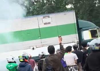 Truk Kontainer Ugal-ugalan di Kota Tangerang, Seruduk Mobil dan Sepeda Motor