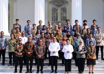 Jelang Purnatugas, Presiden Jokowi dan Ibu Iriana Pamitan dengan Keluarga Besar Istana