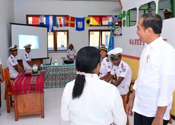 Kunjungi SMK Negeri 1 Kalabahi, Presiden Jokowi Tinjau Fasilitas Sekolah dan Dialog dengan Siswa