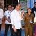 Presiden Jokowi Tinjau Penyaluran Beras di Gudang Bulog Kampung Baru, Sumba Barat