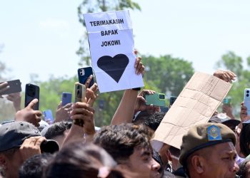 Saat Masyarakat TTU Melepas Keberangkatan Presiden Jokowi ke Kupang