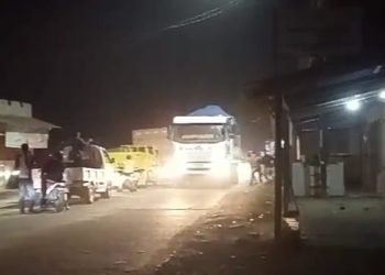 Warga Kronjo Murka, Truk Pengangkut Tanah Diamuk Massa Usai Tabrak Lari
