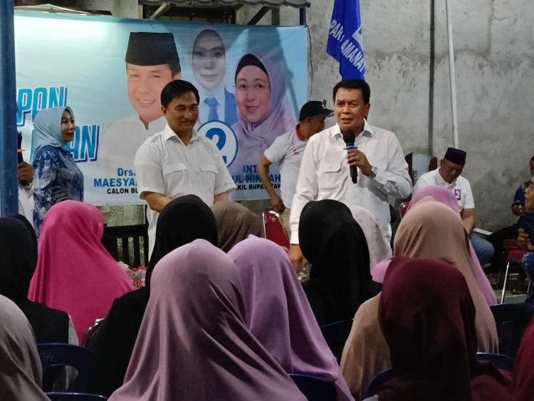 Cabup Tangerang, Maesyal Rasyid bersama cagub Banten, Dimyati Natakusuma menyapa warga Panongan.