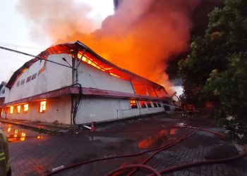 Api Hanguskan Pergudangan PT. Indo Raya Karawaci Kota Tangerang