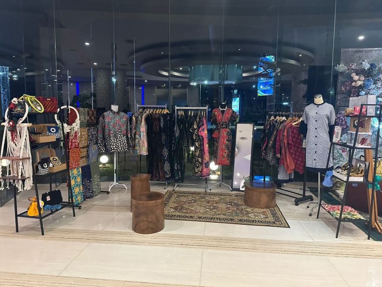Pameran Batik di Ibis Style BSD City.