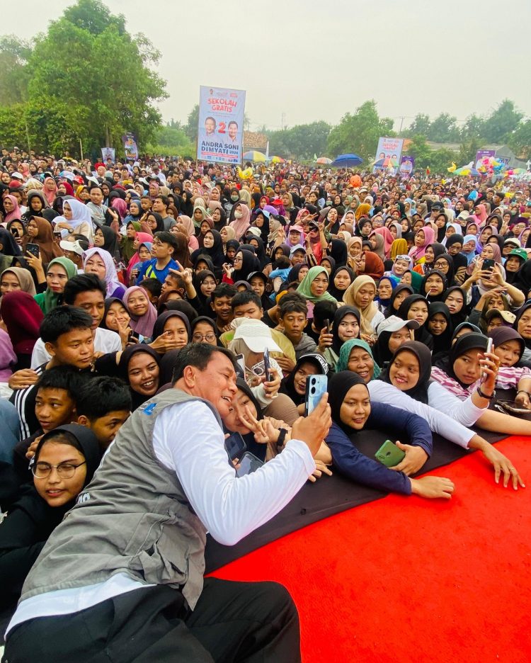 Calon Bupati Tangerang , Maesyal Rasyid kampanye di Kemiri.