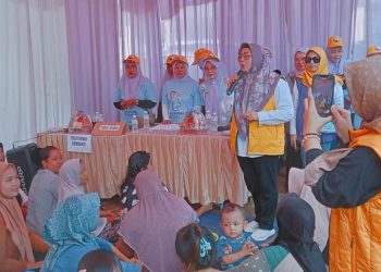 Emak-emak di Pagedangan Doakan Calon Wakil Bupati Tangerang Intan Nurul Hikmah