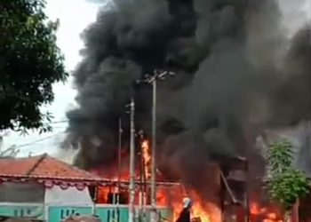 Mushola dan Rumah di Rajeg Hangus Dilalap Si Jago Merah