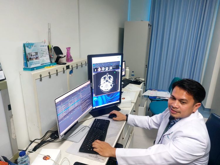 Kepala Instalasi Radiologi RSU Tangsel, Dokter Faisal Reza, (RAY)