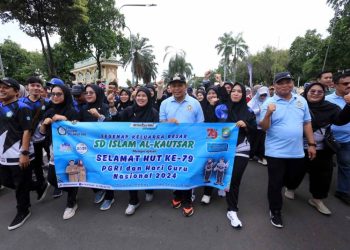 Diikuti Puluhan Ribu Peserta Jalan Santai, Pj Walikota Hadiri Puncak Peringatan HGN dan PGRI