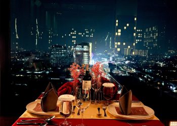 Paket Spesial Valentine: Staycation hingga Dinner Romantis di Rooftop VIVERE Hotel