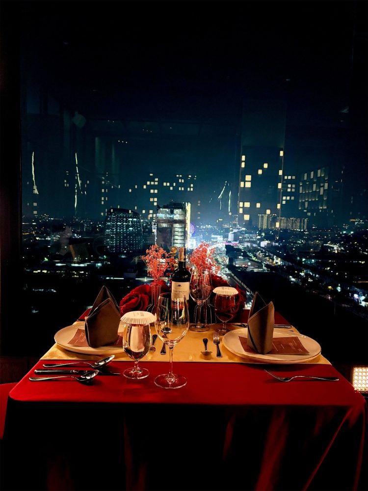 Dinner Romantis di Rooftop VIVERE Hotel.