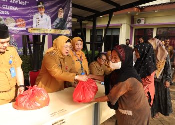 Jelang Idul Fitri, Wabup Tangerang Tinjau Bazar Sembako Murah di Cisoka