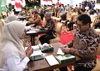 Pejabat Tinggi Negara dan Aparat Keamanan Salurkan Zakat Melalui BAZNAS RI