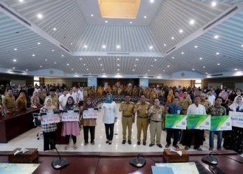 Sachrudin Resmikan Program Jaminan Kematian dan Kecelakaan Kerja bagi Pekerja Rentan