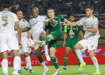 Persebaya Bungkam Persib 4-1 di Gelora Bung Tomo