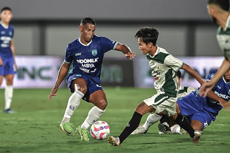 Jalannya pertandingan PErsita vs PSS Sleman. (persitafc.com)