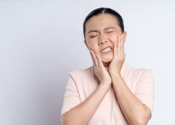 Kedutan pada Wajah Apakah Berbahaya? Kenali Hemifacial Spasm: Penyebab, Dampak, dan Solusi Medis
