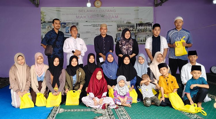 Wakil Bupati Tangerang santunan di Yayasan Maktabul Aitam. (RIK)