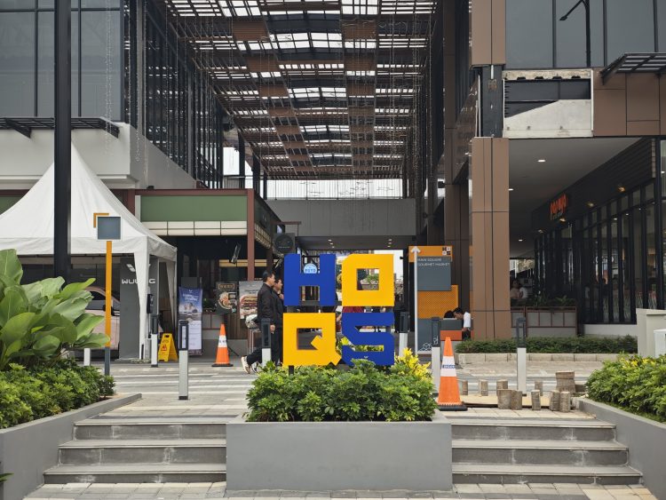 hampton square gading serpong. (RIZ)