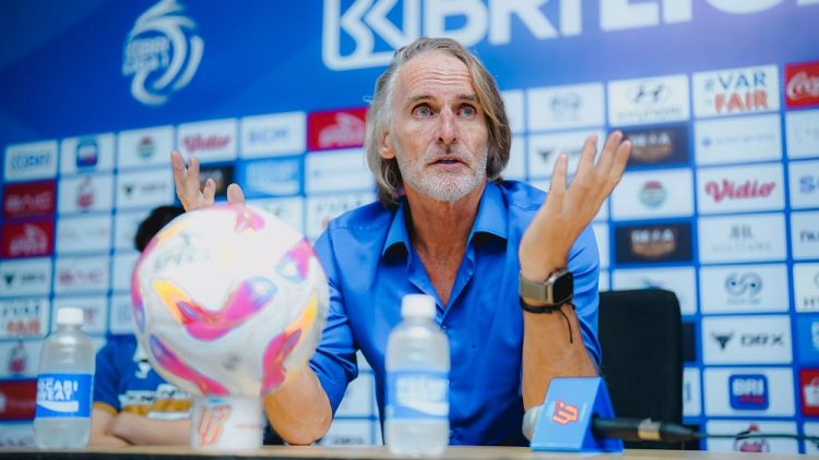 Pelatiha Dewa United, Jan Olde Riekerink. (dewaunited.com)