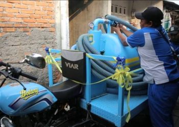 Layanan Sedot Tinja Bolang Gratis Khusus Warga di Gang-Gang Sempit