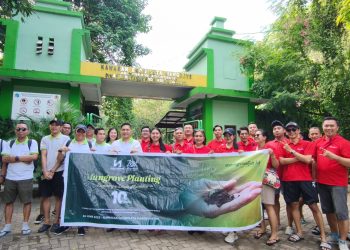 Rayakan Satu Dekade, Swiss-Belhotel dan Zest Airport Jakarta Tanam Mangrove