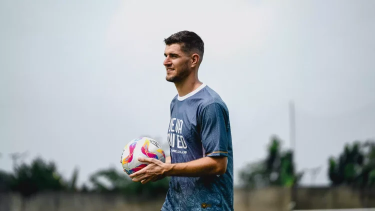 Pemain bertahan Dewa United FC, Nick Kuipers. (sumberfoto: dewaunited.com)