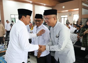 Bupati Maesyal Rasyid Saksikan 40 Pasangan Isbath Nikah