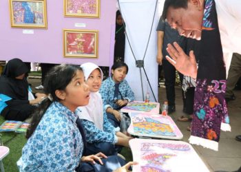Batik Khas Tangerang di Kampung Kemuning Diapresiasi Bupati dan Kementerian UMKM