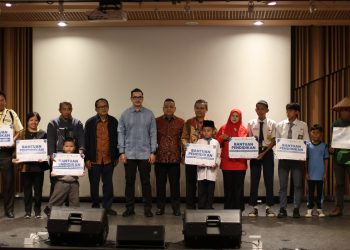 Sinar Mas Land Salurkan Bantuan Pendidikan dan Workshop Parenting di HUT RI ke-80