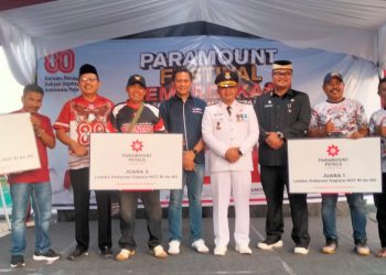 RW 06 Desa Kadu Menang Lomba Hias Gapura Paramount Petals