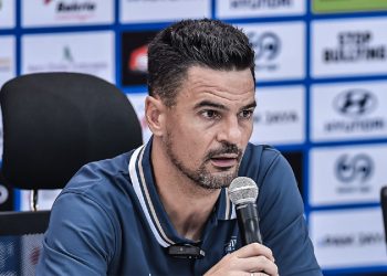 Kalah Telak 4-0 dari Persija, Pelatih Persita Carlos Pena Kecewa Berat