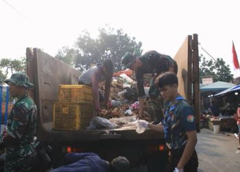 Kodam Jaya Bersama Pemkot Tangerang Gelar Aksi Bersih Drainase di Pasar Sipon