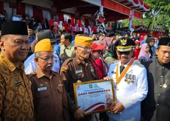 Momentum HUT RI ke-80, BAZNAS dan Dinsos Berbagi Kepedulian kepada Veteran
