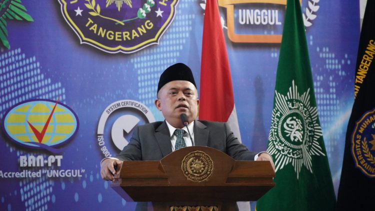 Rektor Universitas Muhammadiyah Tangerang (UMT) Dr. H. Desri Arwen, M.Pd..