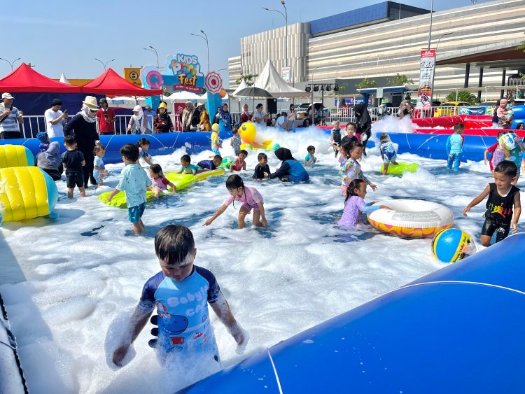 Kids Pool Festival Party Foam di Mal Ciputra Tangerang. (IST)