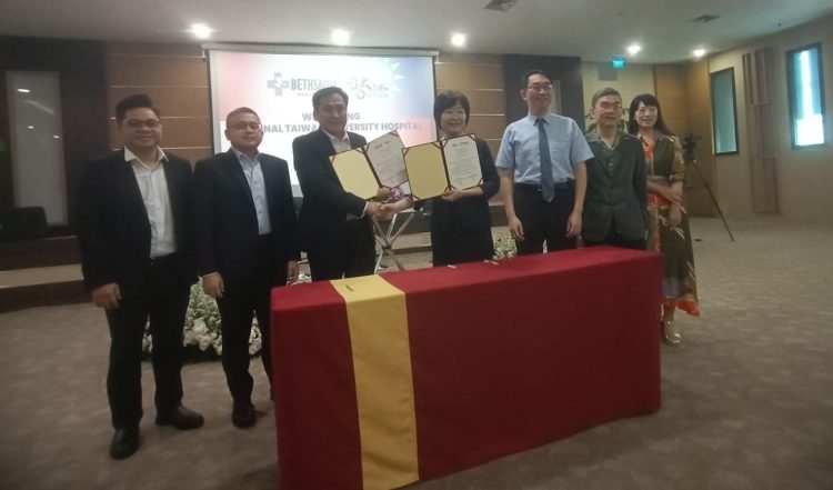 Bethsaida Hospital Gading Serpong menandatangani Nota Kesepahaman dengan National Taiwan University Hospital (NTUH). (RIZ)