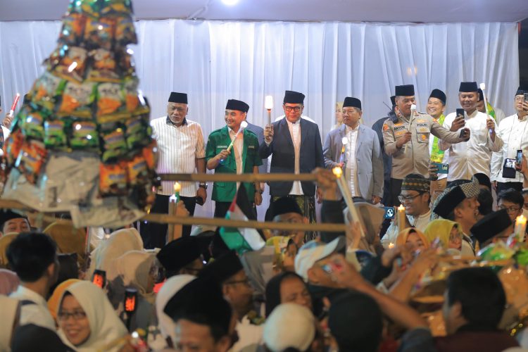 Pawai Obor Elektrik pembuka Festival Maulid Nusantara 2 Kota Tangerang 2025. (KEY)