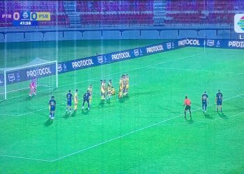 Tendangan Keras Javlon di Menit 41 Bawa Persita Memimpin Atas Persib