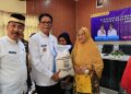 1.725 KK di Kabupaten Tangerang Terima Beras Bantuan Lanjutan 10 Kg