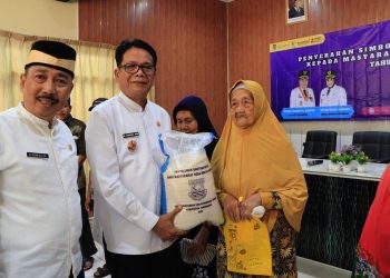 1.725 KK di Kabupaten Tangerang Terima Beras Bantuan Lanjutan 10 Kg
