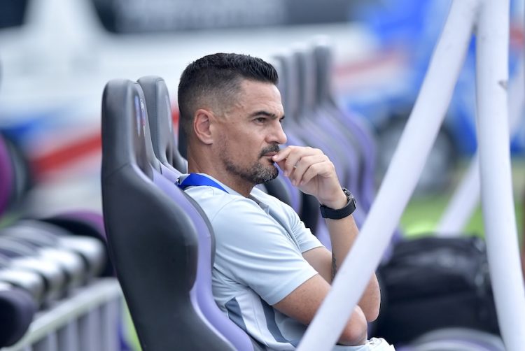 Pelatih Persita, Carlos Pena. (sumber foto: persitafc.com)