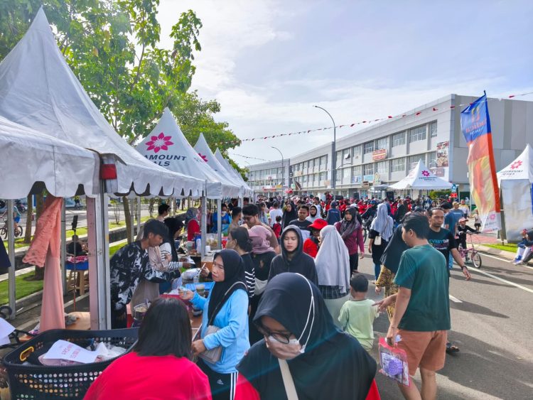 Bazaar UMKM lokal di Petals Urban Market 2025 Paramount Petals. (IST)