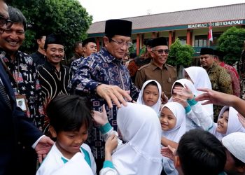 Didampingi Rektor Asep Saepudin Jahar, Menag Nasaruddin Umar Kunjungi Madrasah Pembangunan UIN Jakarta