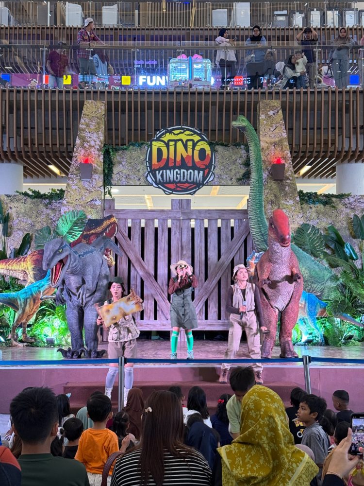 Live Dinosaur Show di Mal Ciputra Tangerang. (IST)