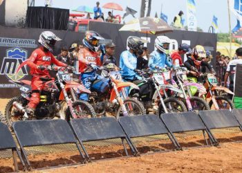 300 Crosser Guncang Tangerang! Sirkuit Selapajang Resmi Comeback Lewat Grasstrack Piala Wali Kota