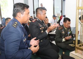 Peringati Hari Pahlawan dengan Tabur Bunga di TMP Raden Arya Wasangkara, Kapolresta Tangerang Ajak Generasi Muda Teladani Semangat Juang Pahlawan