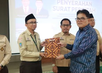 Menuju BLU, UIN Jakarta Serahkan Surat Perintah Pengelolaan Madrasah Pembangunan