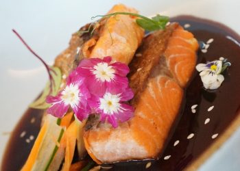Salmon Teriyaki dan Chicken Betutu Jadi Andalan Promo Kuliner Hotel Santika Premiere Bintaro
